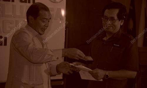 MUSTAFA MOHAMAD SERTAI LARIAN KELUARGA BAHAGIA
