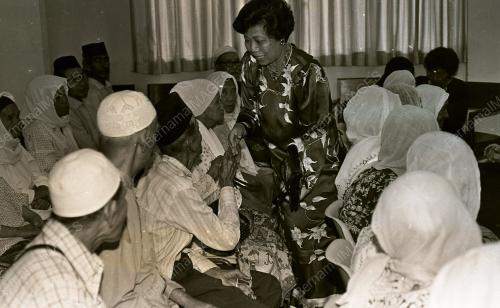 ISTERI MENTERI SAMPAI SUMBANGAN