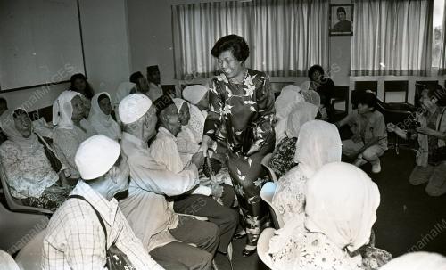 ISTERI MENTERI SAMPAI SUMBANGAN