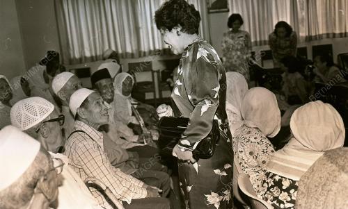 ISTERI MENTERI SAMPAI SUMBANGAN