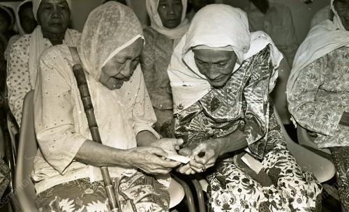ISTERI MENTERI SAMPAI SUMBANGAN