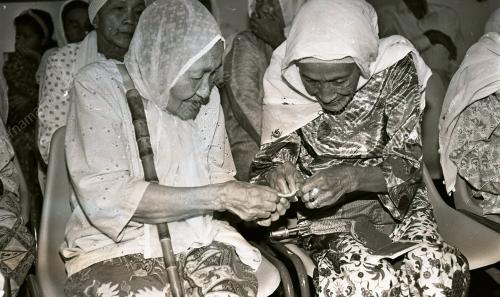 ISTERI MENTERI SAMPAI SUMBANGAN