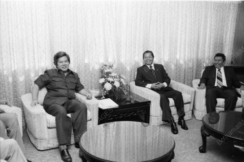 INDONESIAN MINISTER CALLS ON NEO YEE PAN