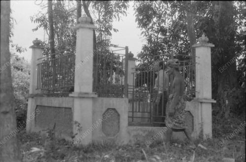 PATUNG EMAS