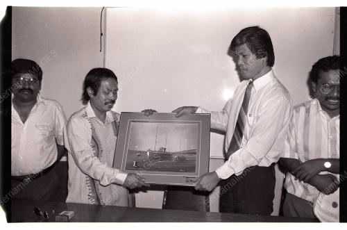 UKM PRESENTS SOUVENIRS TO PRESS CLUB