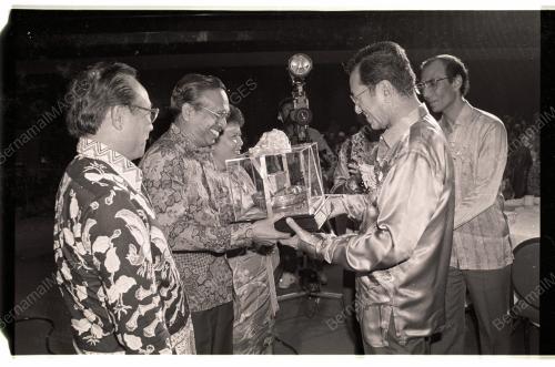 MAHATHIR HADIR MAJLIS RUKUN TETANGGA