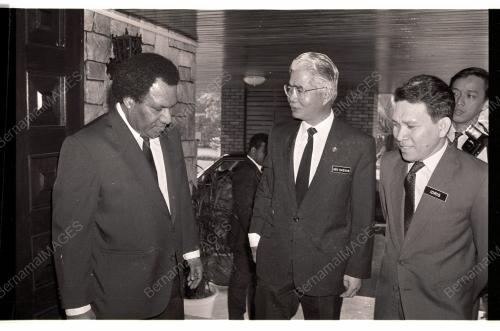Datuk Abu Hassan Omar tandatangani condolence book