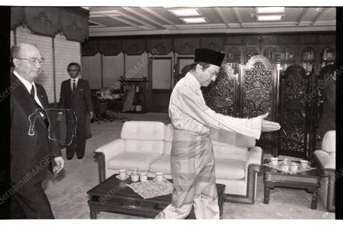 Nakayama Bertemu PM