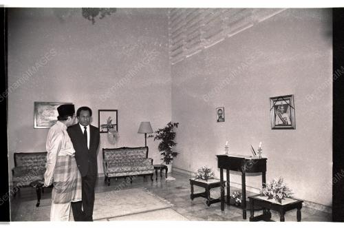 Dr Mahathir Tandatangani Condolence Book