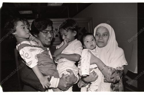 Mokhtar Che Ali selamat pulang dari Romania