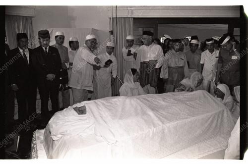 ALLAHYARHAM TUN HUSSEIN ONN