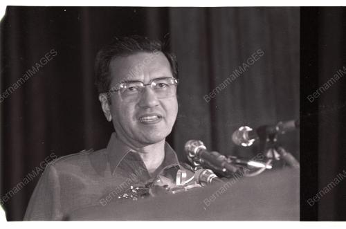 MAHATHIR RASMI MESYUARAT PEKEBUN KECIL