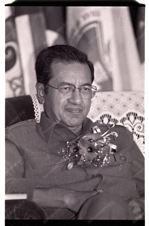 MAHATHIR RASMI MESYUARAT PEKEBUN KECIL