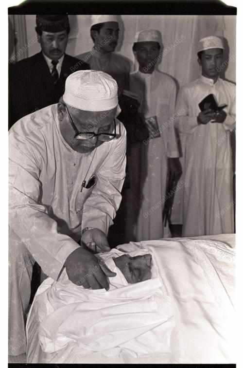 ALLAHYARHAM TUN HUSSEIN ONN