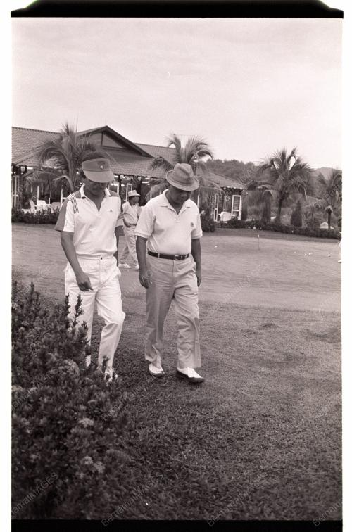 GHAFAR BABA HADIRI PERTANDINGAN GOLF
