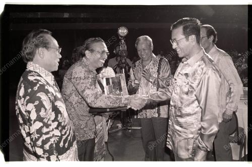 MAHATHIR HADIR MAJLIS RUKUN TETANGGA
