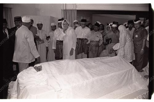 ALLAHYARHAM TUN HUSSEIN ONN