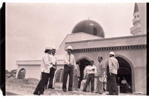 ABDUL RAZAK SAMAH MENYAMPAIKAN DERMA