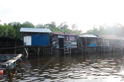 KAMPUNG AWAT-AWAT