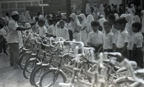 KL02_220690_PENYERAHAN_BASIKAL