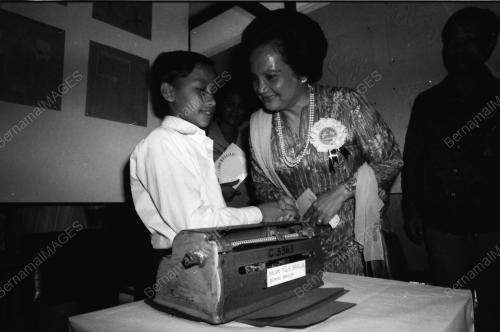 RASMI KELUARGAKU SAYANG DI MUZIUM
