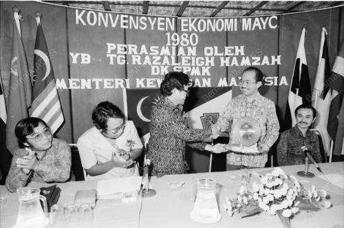 KONVENSYEN EKONOMI