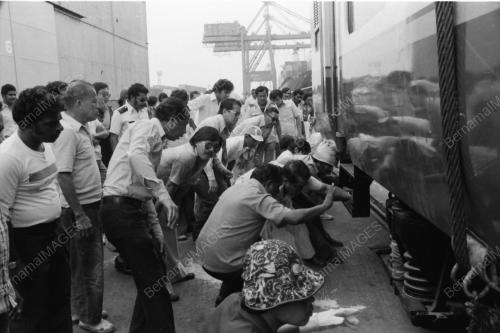 KTM RECEIVES COACHES