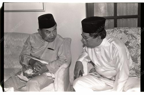 ALLAHYARHAM TUN HUSSEIN ONN