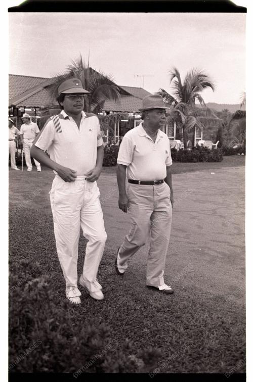 GHAFAR BABA HADIRI PERTANDINGAN GOLF