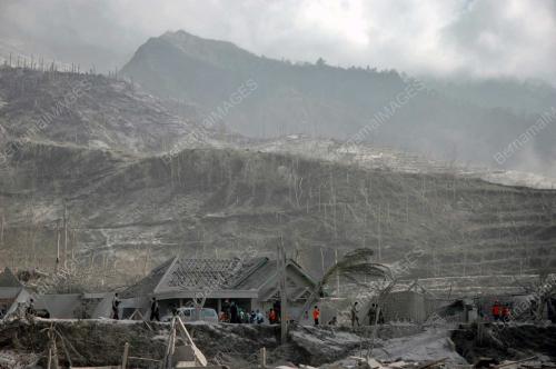 LETUSAN GUNUNG MERAPI