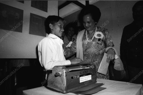 RASMI KELUARGAKU SAYANG DI MUZIUM