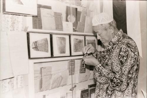 KOLEKSI BAHAN SEJARAH