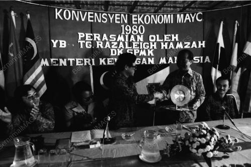 KONVENSYEN EKONOMI