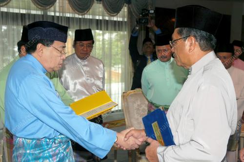 SULTAN SHARAFUDDIN IDRIS SHAH
