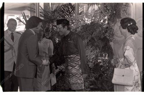 AGONG MAKAN MALAM