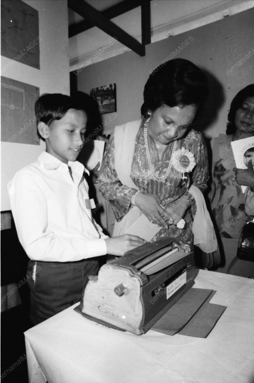 RASMI KELUARGAKU SAYANG DI MUZIUM