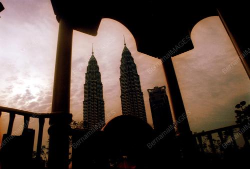 MENARA BERKEMBAR PETRONAS