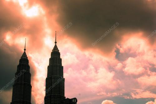 MENARA BERKEMBAR PETRONAS