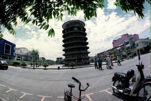 MENARA JAM CONDONG