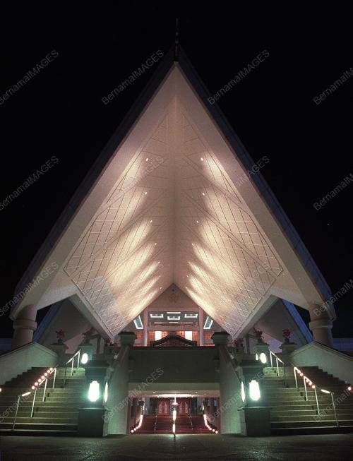 NATIONAL THEATRE