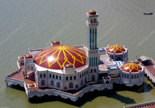 MASJID TERAPUNG