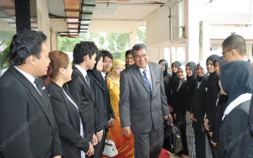 TAN SRI ABDUL GANI PATAIL