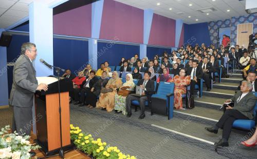 TAN SRI ABDUL GANI PATAIL