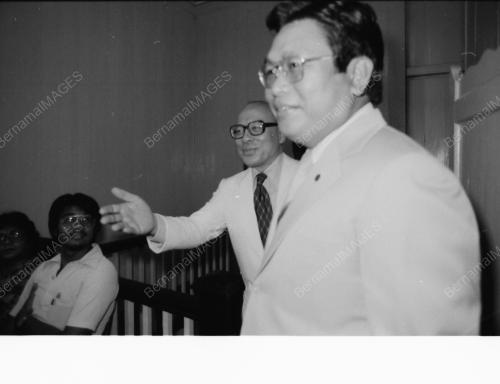 JAMES ONGKILI MENYAMPAIKAN BANTUAN YAYASAN SABAH