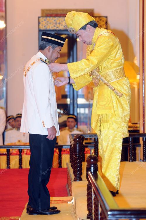 SULTAN SHARAFUDDIN IDRIS SHAH