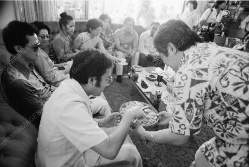 NEO YEE PAN BERSAMA KANAK-KANAK