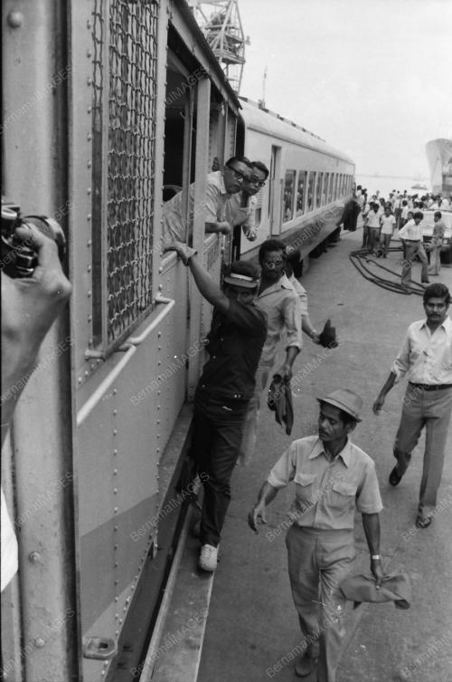 KTM RECEIVES COACHES