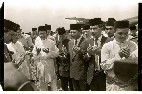 ALLAHYARHAM TUN HUSSEIN ONN