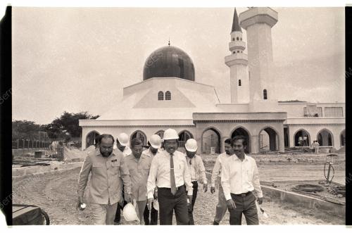 ABDUL RAZAK SAMAH MENYAMPAIKAN DERMA