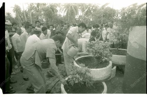 Datuk Rastom Rasmi gotong-royong